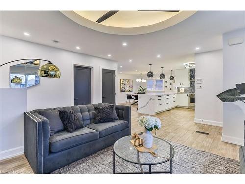 55 Deschene Avenue, Hamilton, ON - Indoor Photo Showing Living Room