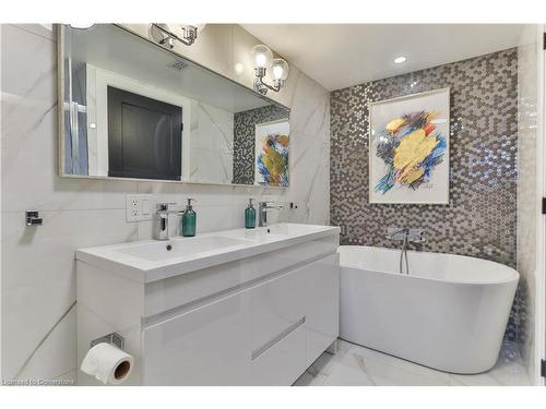 55 Deschene Avenue, Hamilton, ON - Indoor Photo Showing Bathroom