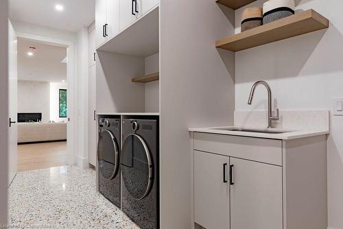 504 Winona Road, Stoney Creek, ON - Indoor Photo Showing Laundry Room