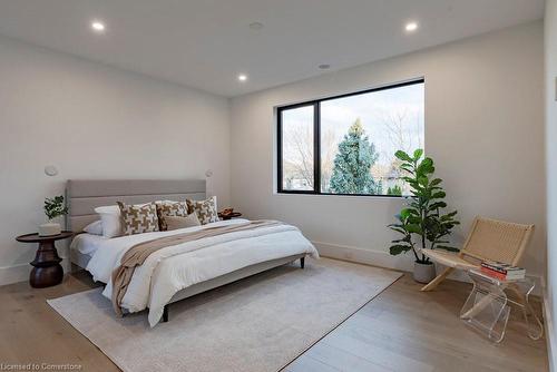 504 Winona Road, Stoney Creek, ON - Indoor Photo Showing Bedroom