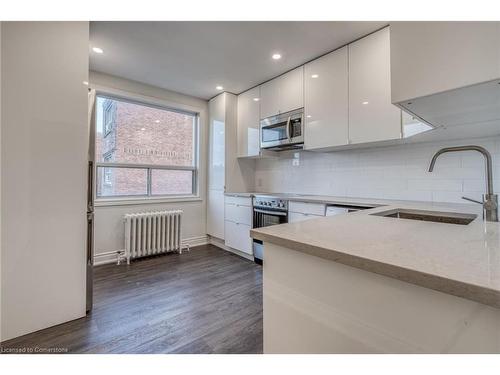 2-1 East 35Th Street, Hamilton, ON - Indoor Photo Showing Kitchen With Upgraded Kitchen