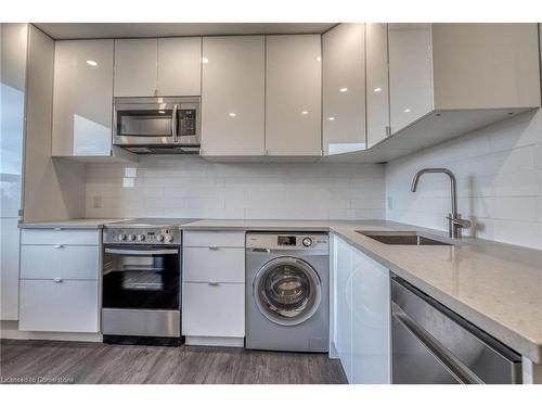 2-1 East 35Th Street, Hamilton, ON - Indoor Photo Showing Kitchen