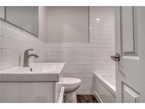 2-1 East 35Th Street, Hamilton, ON - Indoor Photo Showing Bathroom