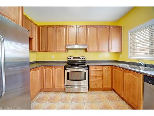 31 Peacock Crescent, Ajax, ON - Indoor Photo Showing Kitchen With Double Sink