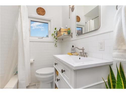 285 Mary Street, Hamilton, ON - Indoor Photo Showing Bathroom