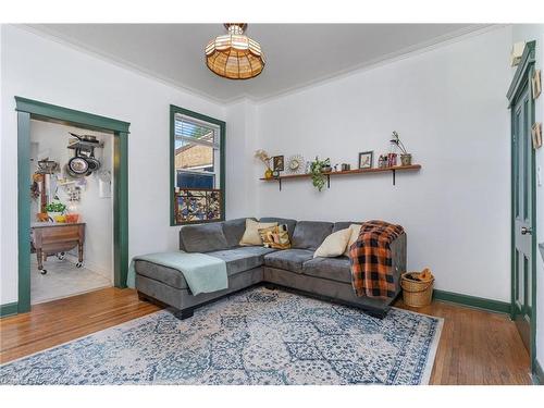 285 Mary Street, Hamilton, ON - Indoor Photo Showing Living Room