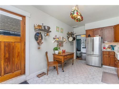 285 Mary Street, Hamilton, ON - Indoor Photo Showing Kitchen