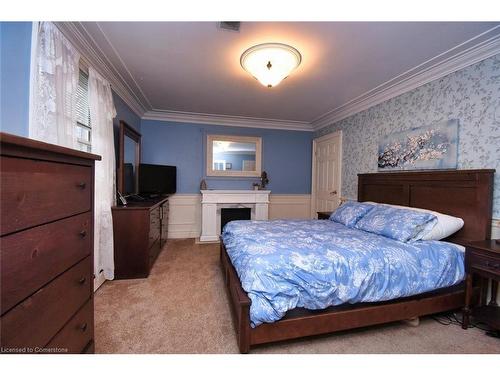 888 Mckenzie Road, Oneida, ON - Indoor Photo Showing Bedroom