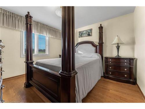 2322 Patterson Road, West Lincoln, ON - Indoor Photo Showing Bedroom