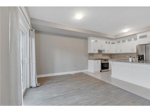 16 Alayche Trail, Welland, ON - Indoor Photo Showing Kitchen