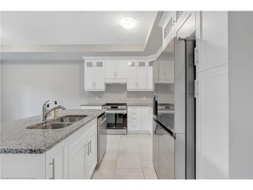 16 Alayche Trail, Welland, ON - Indoor Photo Showing Kitchen With Double Sink With Upgraded Kitchen