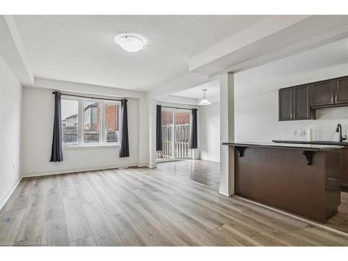 142 Edenrock Drive, Stoney Creek, ON - Indoor Photo Showing Kitchen