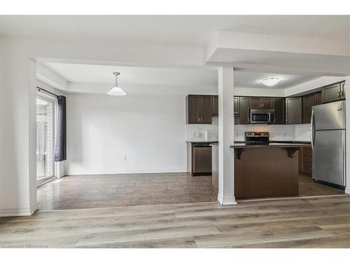 142 Edenrock Drive, Stoney Creek, ON - Indoor Photo Showing Kitchen