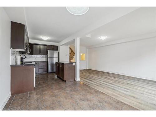 142 Edenrock Drive, Stoney Creek, ON - Indoor Photo Showing Kitchen