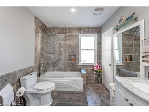 112 Rosewood Road, Hamilton, ON - Indoor Photo Showing Bathroom