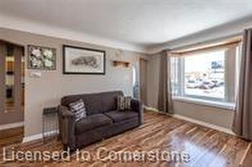 112 Rosewood Road, Hamilton, ON - Indoor Photo Showing Living Room