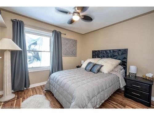 112 Rosewood Road, Hamilton, ON - Indoor Photo Showing Bedroom