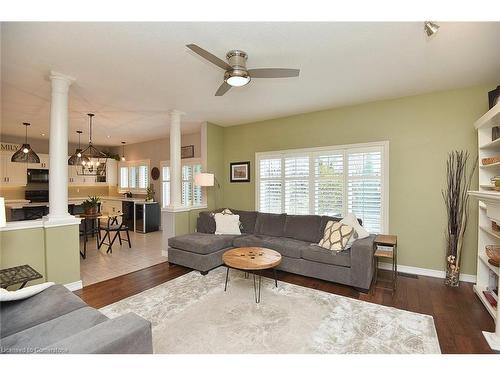 3 Downing Street, Binbrook, ON - Indoor Photo Showing Living Room