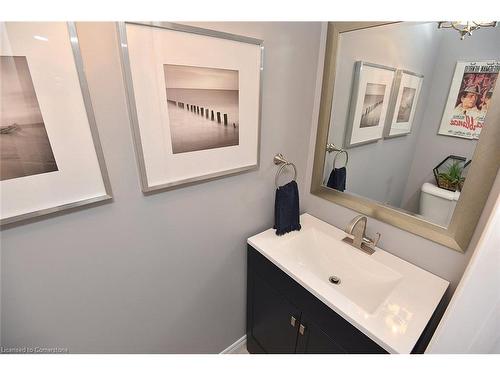 3 Downing Street, Binbrook, ON - Indoor Photo Showing Bathroom