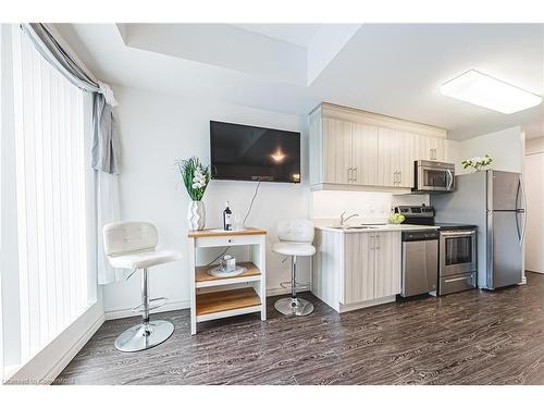 1108-158 King Street N, Waterloo, ON - Indoor Photo Showing Kitchen