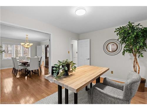 2068 Pipers Court, Burlington, ON - Indoor Photo Showing Dining Room