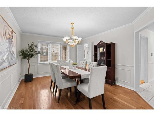 2068 Pipers Court, Burlington, ON - Indoor Photo Showing Dining Room