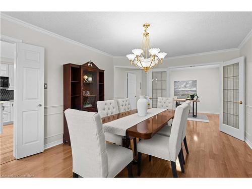 2068 Pipers Court, Burlington, ON - Indoor Photo Showing Dining Room