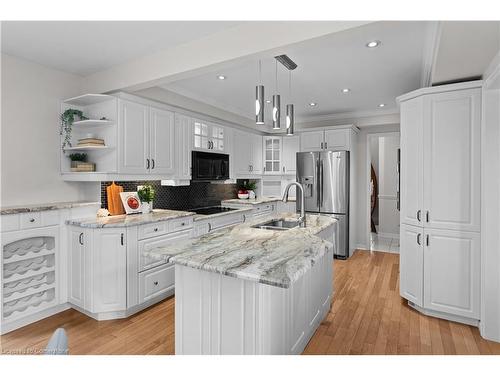 2068 Pipers Court, Burlington, ON - Indoor Photo Showing Kitchen With Double Sink With Upgraded Kitchen