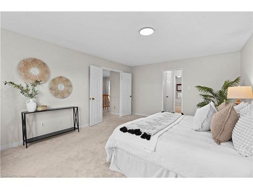 2068 Pipers Court, Burlington, ON - Indoor Photo Showing Bedroom