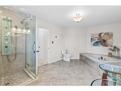 2068 Pipers Court, Burlington, ON - Indoor Photo Showing Bathroom