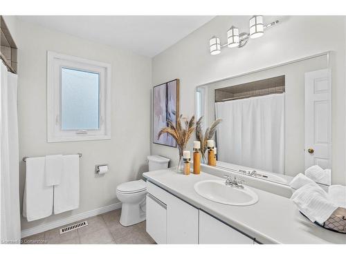 2068 Pipers Court, Burlington, ON - Indoor Photo Showing Bathroom