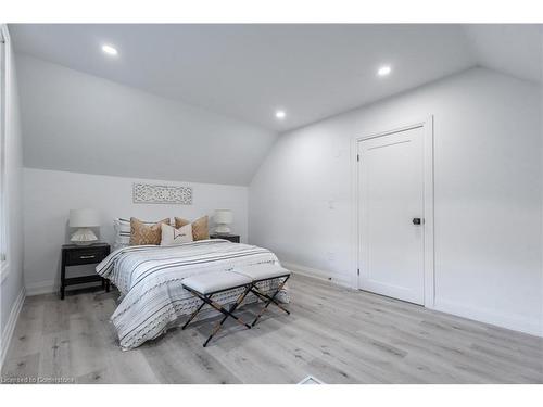 27 Harvey Street, Hamilton, ON - Indoor Photo Showing Bedroom