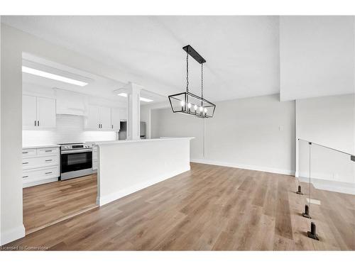 1501-2175 Marine Drive, Oakville, ON - Indoor Photo Showing Kitchen