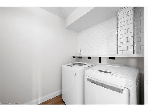 1501-2175 Marine Drive, Oakville, ON - Indoor Photo Showing Laundry Room