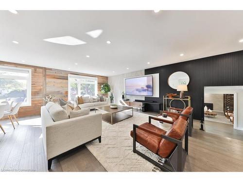 3512 Rubens Court, Burlington, ON - Indoor Photo Showing Living Room