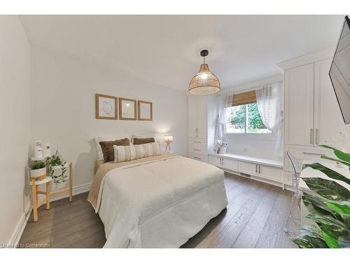 3512 Rubens Court, Burlington, ON - Indoor Photo Showing Bedroom