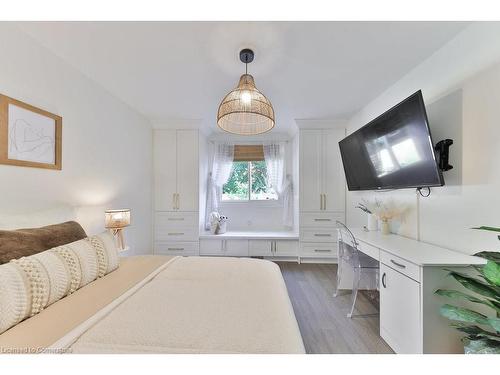 3512 Rubens Court, Burlington, ON - Indoor Photo Showing Bedroom