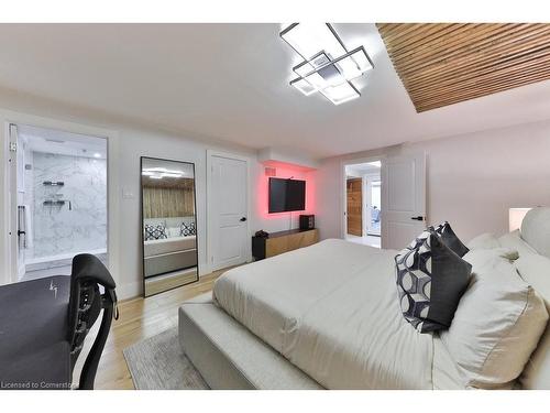 3512 Rubens Court, Burlington, ON - Indoor Photo Showing Bedroom