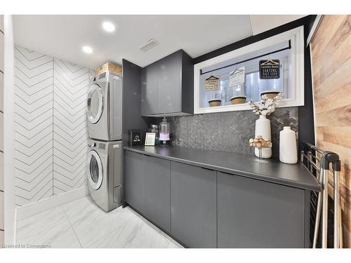 3512 Rubens Court, Burlington, ON - Indoor Photo Showing Laundry Room