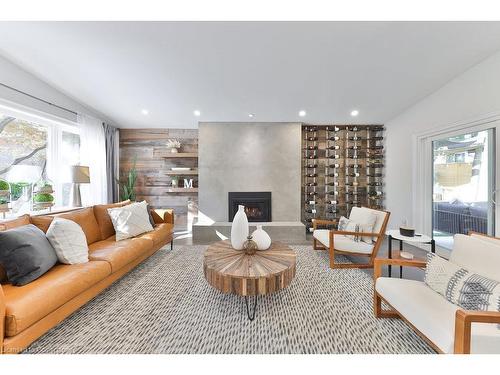 3512 Rubens Court, Burlington, ON - Indoor Photo Showing Living Room