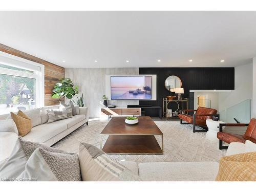 3512 Rubens Court, Burlington, ON - Indoor Photo Showing Living Room