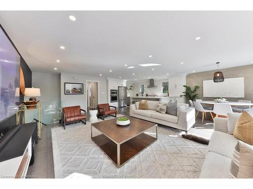 3512 Rubens Court, Burlington, ON - Indoor Photo Showing Living Room