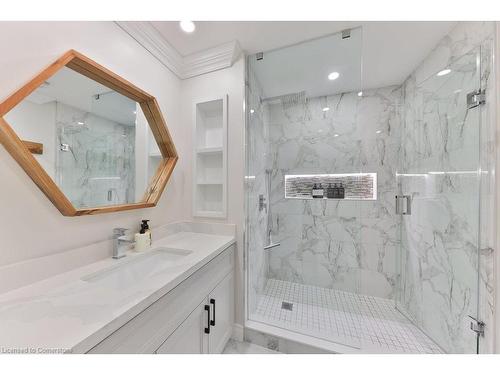 3512 Rubens Court, Burlington, ON - Indoor Photo Showing Bathroom