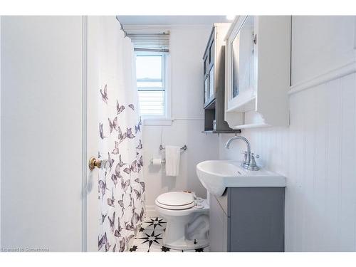 159 Cope Street, Hamilton, ON - Indoor Photo Showing Bathroom