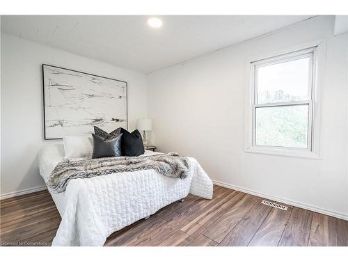 159 Cope Street, Hamilton, ON - Indoor Photo Showing Bedroom