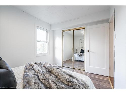 159 Cope Street, Hamilton, ON - Indoor Photo Showing Bedroom