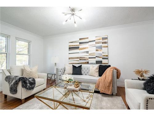 159 Cope Street, Hamilton, ON - Indoor Photo Showing Living Room