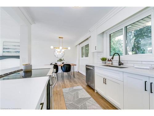 33 Sewell Drive, Oakville, ON - Indoor Photo Showing Kitchen