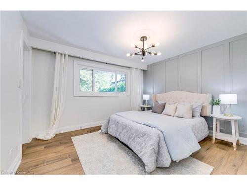 33 Sewell Drive, Oakville, ON - Indoor Photo Showing Bedroom