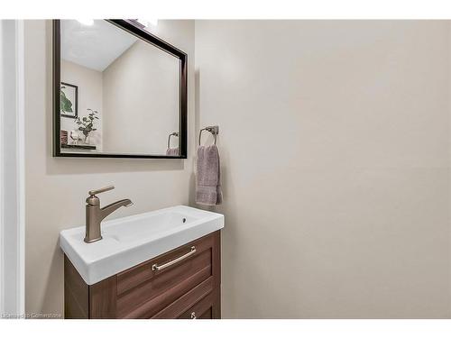 142 Saint Andrews Drive, Hamilton, ON - Indoor Photo Showing Bathroom